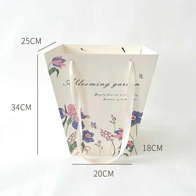 Cream bouquet holder