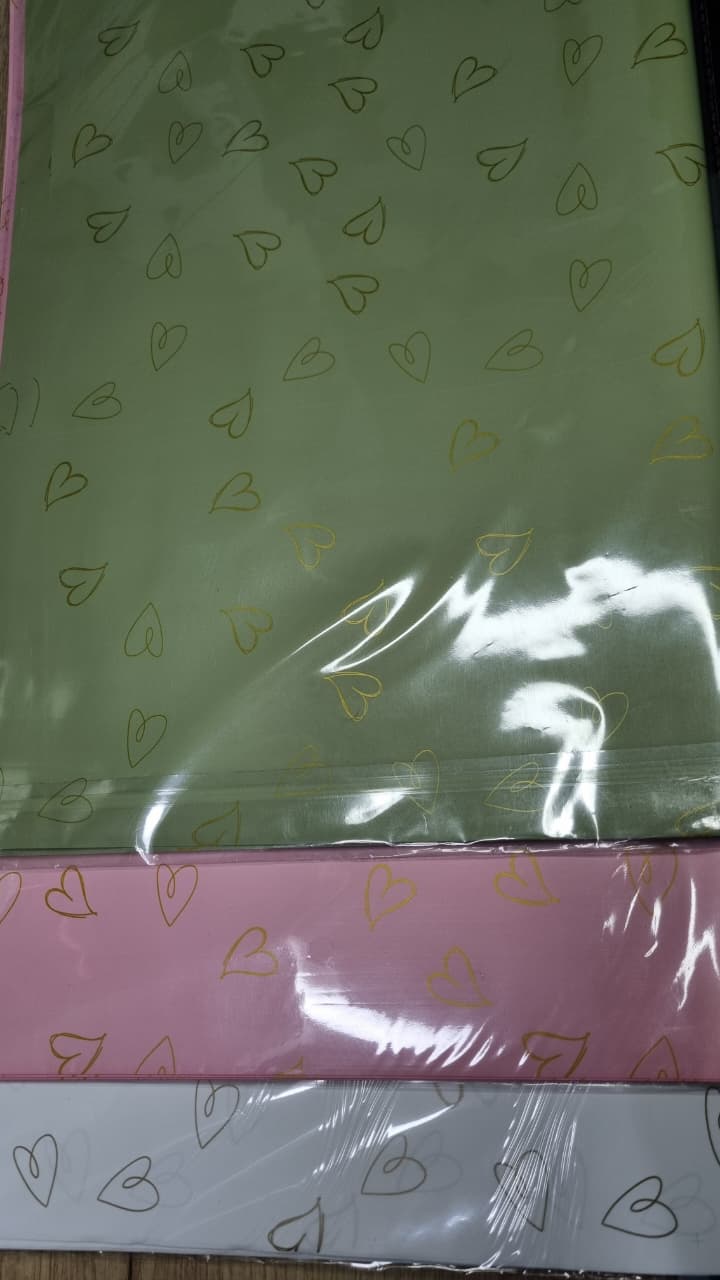 Papel mate con corazones