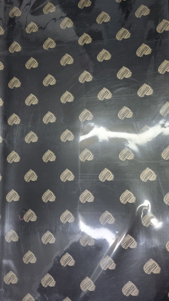 Papel mate con corazones relleno