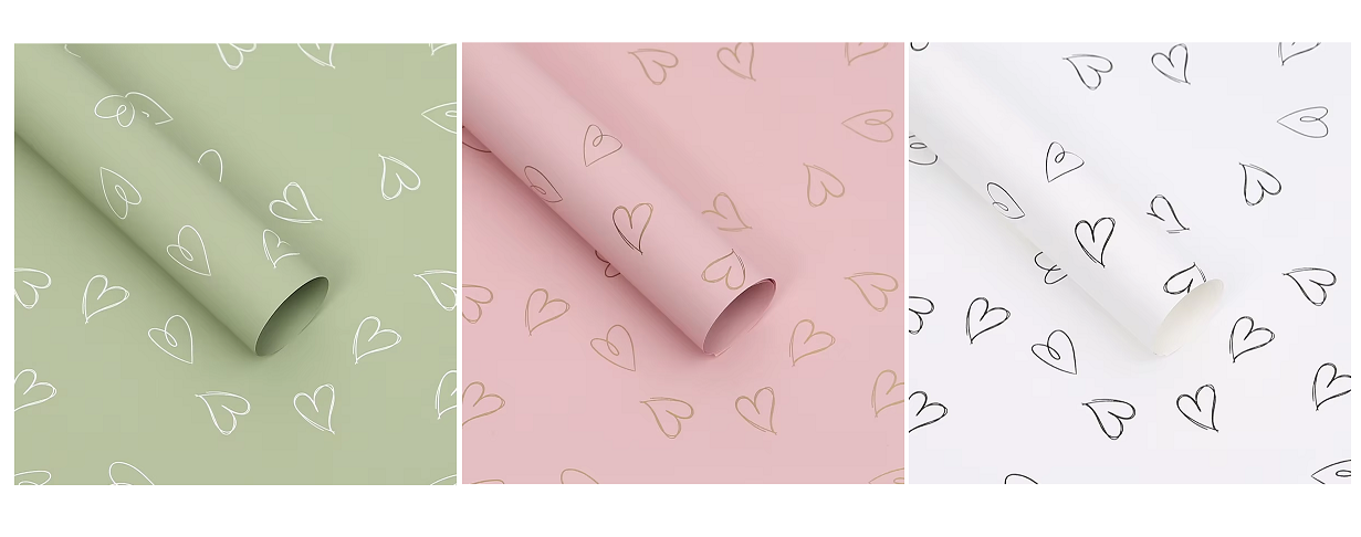 Papel mate con corazones