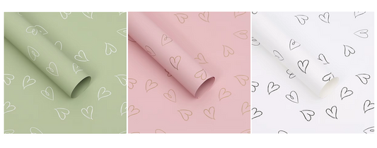 Papel mate con corazones