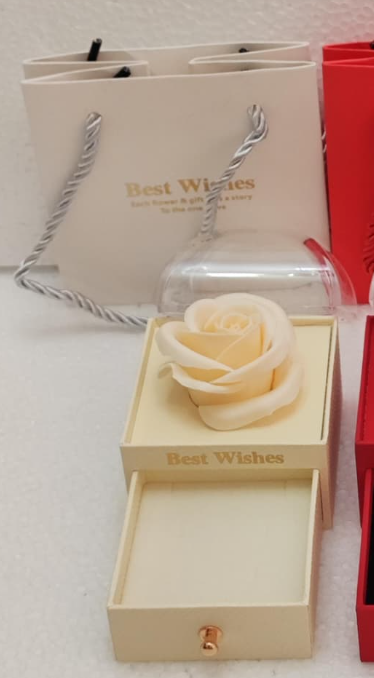 Cofre best wishes con rosa - crema